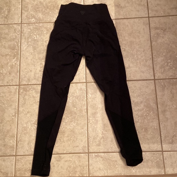 black tna mesh leggings - Picture 2 of 4